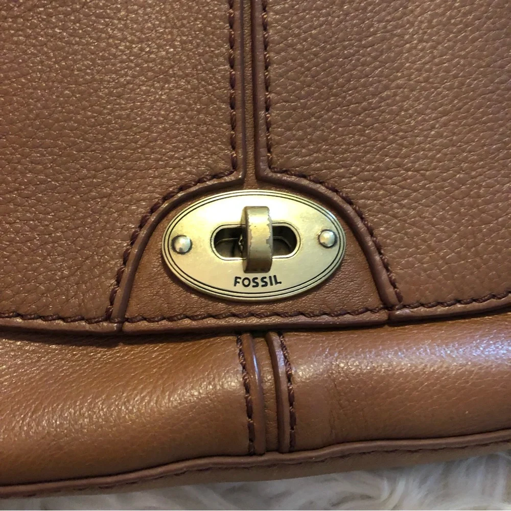 Fossil brown leather saddle flap crossbody purse - Picture 10 of 12